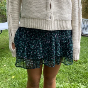 Kjol - Verkligen super gullig kjol från neo noir, aldrig använd med lappar kvar, ny pris 649!!🤩🥰