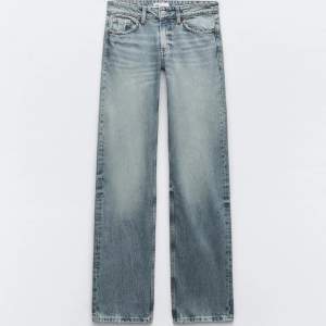 säljer ursnygga lowrise jeans från zara, säljes då de ej passar längre säjer för 285+frakt storlek 36 