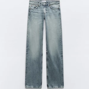 super snygga zara jeans low rise - säljer ursnygga lowrise jeans från zara, säljes då de ej passar längre säjer för 285+frakt storlek 36 