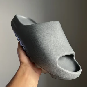 Yeezy Slide Slate Grey - Yeezy Slide Slate Grey US 11 | Eu 46 10/10 Köparen betalar frakt  Buda från 1000
