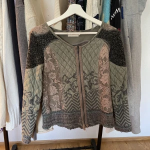 Söt kofta - Snygg mönstrad kofta💕 Skriv om du är intresserad eller för fler bilder❤️