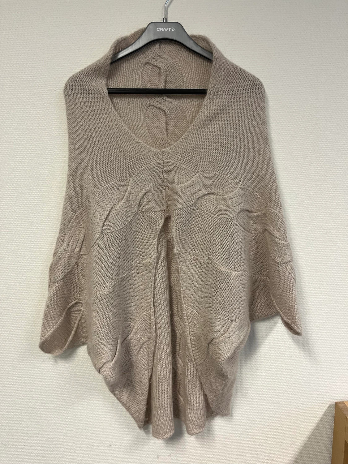 Stickad tröja/väst