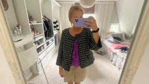 Trekvartsärms jacka - Säljer super fin trekvartsärm jacka i rutigt mönster, köpt i Paris vet ej märker alltå💥