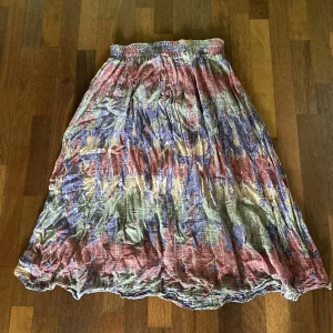 70-tals kjol - ❗️Skriv gärna innan betalning❗️ ”Hippe”kjol. Köpt på second hand men bara använt fåtal gånger :)