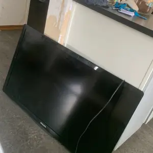 Philips tv finns i Farsta strand säljer då vi fått en större tv i vardagsrummet