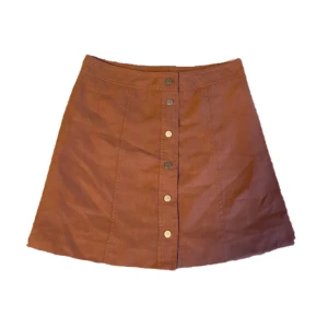 Gullig kjol - Supergullig kjol från h&m. Använt endast en gång. Ganska liten i storleken🫶🏼Mer rosaaktig i verkligheten än vad man ser på bilden