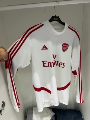 Arsenal tröja - Arsenal tröja som inte används. Köpt för 1000. Säljer för 400. Storlek M