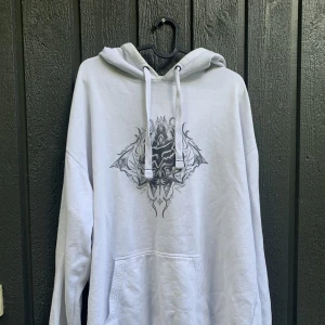 Hoodie med tryck - Hoodie med coolt tryck