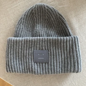 Acne mössa - Mössa från acne studios. 