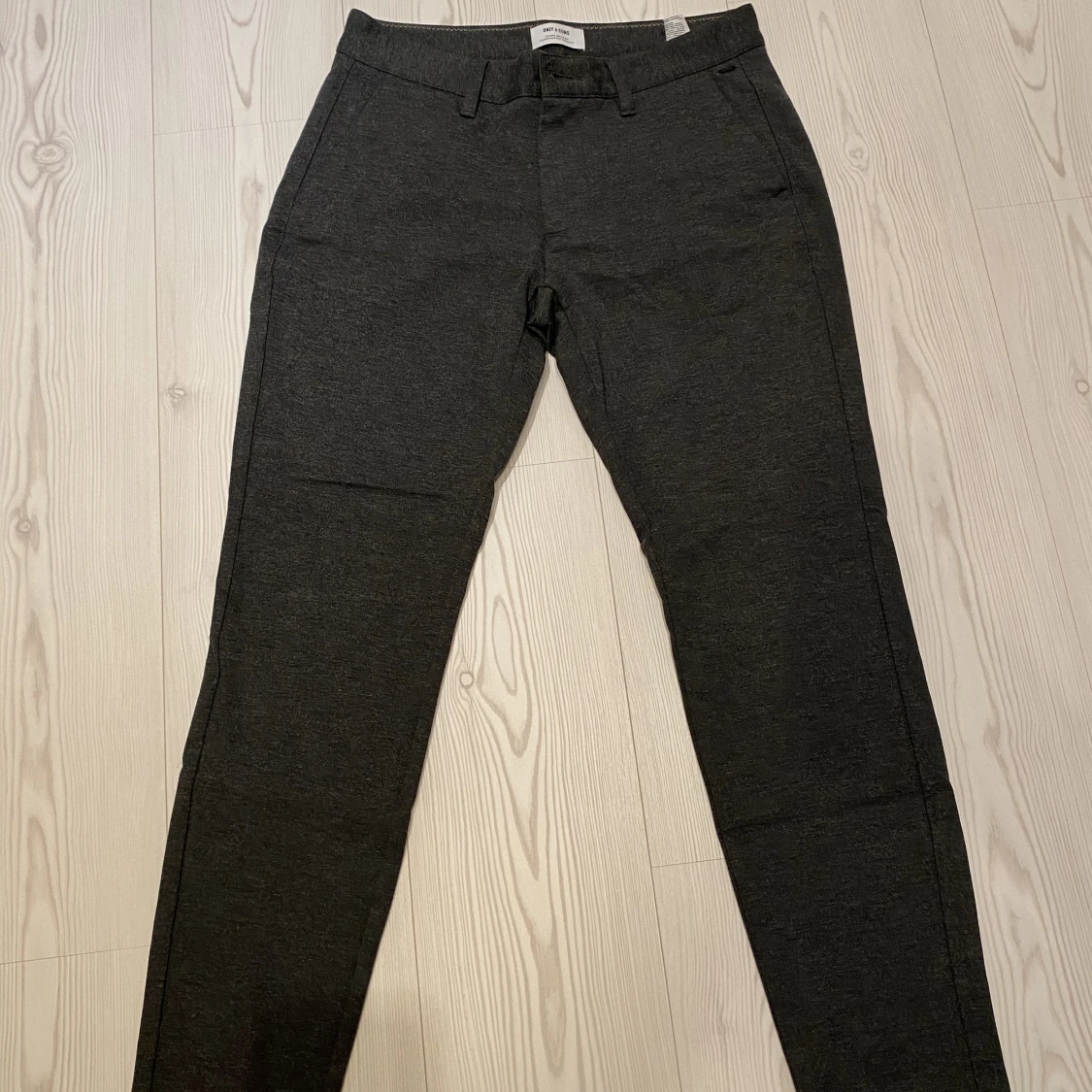 Only & Ones kostymbyxor