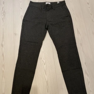Only & Ones kostymbyxor - Ett par kostymbyxor som är supersköna men bara använt några gånger, som nya! 