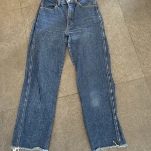 Jeans Brandy Melville - Jeans från brandy Melvilles märke J Galt. Använda men i bra skick! Storlek S.