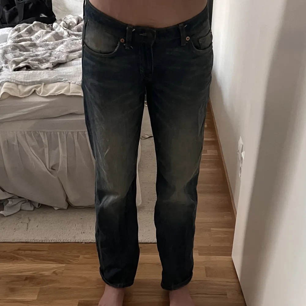Arrow jeans från Weekday. Knappt använda då i mycket bra skick. W25xL30. Jeans & Byxor.