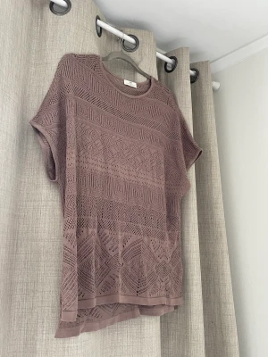 Day Birger Mikkelsen topp - Vintage topp i otroligt skick, faller otroligt på kroppen men kommer inte till användning ❤️