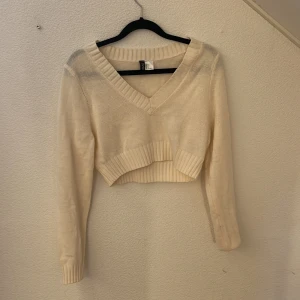 H&M stickad tröja - Jätte söt H&M tröja. Storlek S