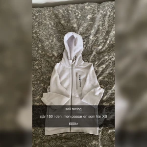 sail racing - beskrivning står på bild 