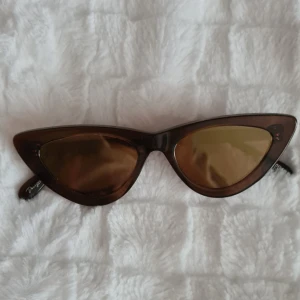 Chimi solglasögon - Ett par solglasögon från chimi, knappt använda.