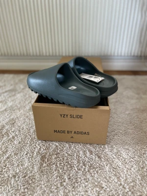 Yeezy slide -  Storlek 46. kvitto finns 