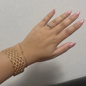 Rostfrittstål armband ny✨😍🫧 - Helt ny men följder då den är stor på mig! Den går att justera ✨🫧