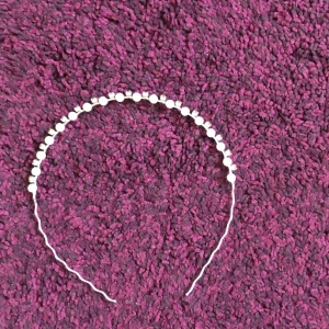 Pärldiadem - Supergulligt diadem med pärlor och kristaller 🩵 säljer pga kommer aldrig till användning 💞