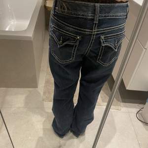Ett par miss me liknande jeans i storlek W31 L34