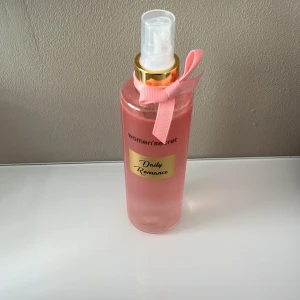 Parfym - Vet inte vart den är ifrån. Luktar sött och fräsht.vid snabbt köp säljer jag för 59kr