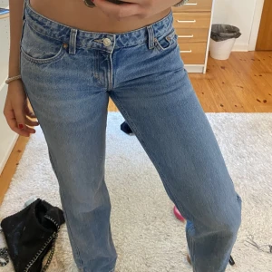 Straight low waist jeans - Från Weekday, straight jeans low waist!! Jag är 172 