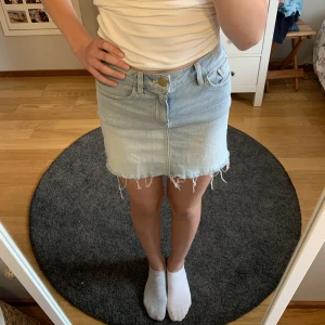 Jeanskjol - Storlek 134/140 men passar mig som har storlek XS. Köparen står för frakten ⚡️⚡️