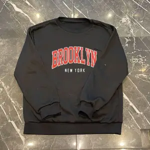 Brooklyn sweatshirt Oanvända Storlek: M Material: 100% polyester