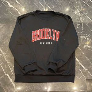 Brooklyn sweatshirt - Brooklyn sweatshirt Oanvända Storlek: M Material: 100% polyester