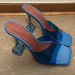 Klackar - Klackar, storlek 34 men känns mer som 35