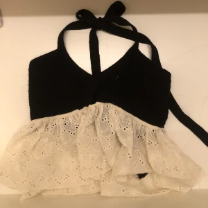 zara topp  - säljer denna snygga zara topp, aldrig använd 💗