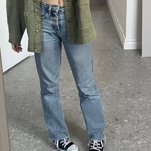Zara Jeans - Tyvärr har dessa jensen inte kommit till användning på senaste så väljer därför att sälja dem. köpte dem på plik men är i väldigt bra skick