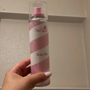 Pink Sugar body mist - Använd ett fåtal gånger. Köpt på luxplus