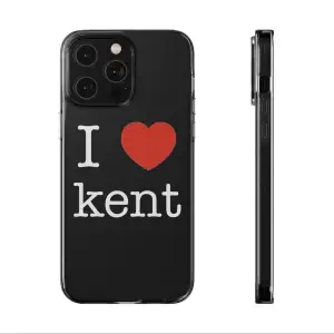 Genomskinligt skal med I Love Kent. Perfekt för en Kent älskare. Finns till iPhone modeller från iPhone 11 och uppåt. Finns att köpa på i min Etsy-shop som är hänvisad i min bio!