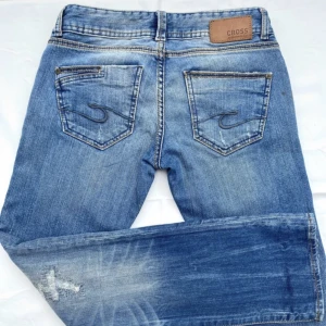 Lågmidjade jeans  - Säljer min ursnygga jeans från Cross då jag har för många jeans, de är super fina och perfekta till höst/vinter. 🫶🏼🫶🏼 Skulle säga att de är storlek 25/31💕 pris går att diskuteras💕💕