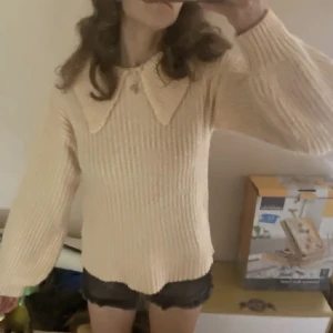 Tröja  - Stor och mysig, unik beige/rosa tröjan  💘perfekt för hösten! skriv vid frågor.