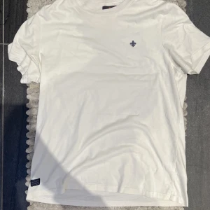 Morris T-Shirt - Snygg Morris T-Shirt i fint skick, storlek M, gräddvit/off-white