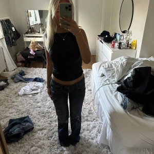Lågmidjade jeans - Kolla min annons innan för info! Köp via denna annonsen för gratis frakt😛🥰😇