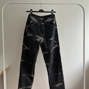 Byxor flerfärgade  - Vida, straightleg byxor från yesstyle. I gott skick