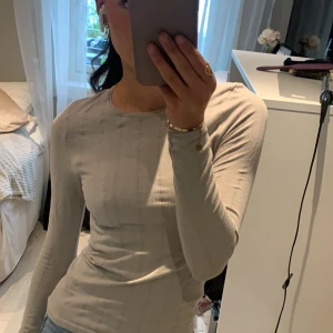 så snygg långärmad tröja - jättesnygg, bekväm ifrån hm. ganska bra skick💗