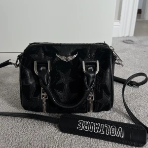 Zadig väska - Så cool limited edition väska från zadig voltaire. Väldigt fint skick!