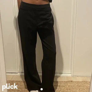 Kostymbyxor - Publicerar igen pga. skambud. Otroligt fina kostymbyxor som tyvärr inte får den anvädning av mig som de förtjänar❤️