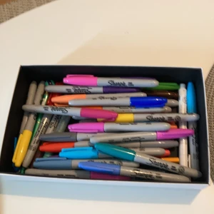 Stor mängd sharpies - Stor mängd sharpies/spritpennor oanvända eller näst intill oanvända