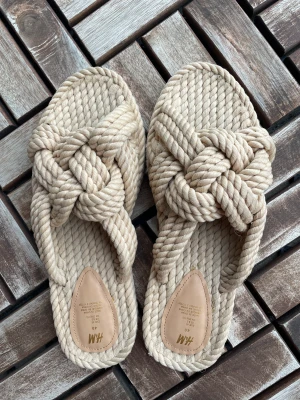 Beautiful Summer Flip Flops - Size: 40 Brand: H&M Worn ONCE only Reason: too small for me :(