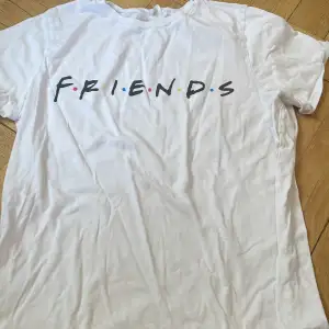 Vit friends tröja, tryck bak och fram, cool, t-shirt