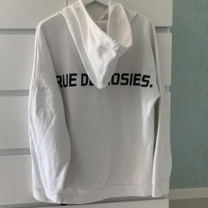 Hoodie - Oversized hoodie från Gina tricot. Sällan använd och i perfekt skick.