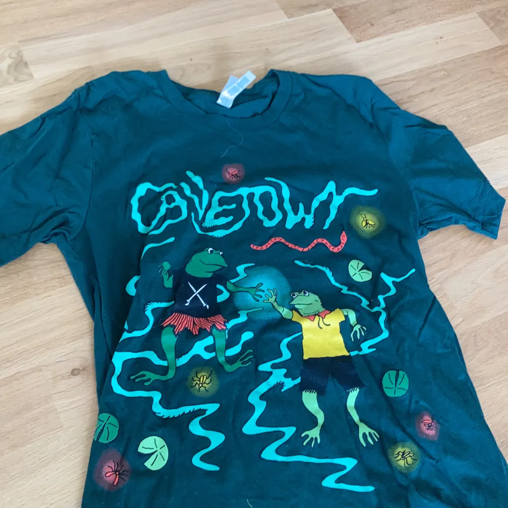 jätte söt Cavetown t-shirt. T-shirts.