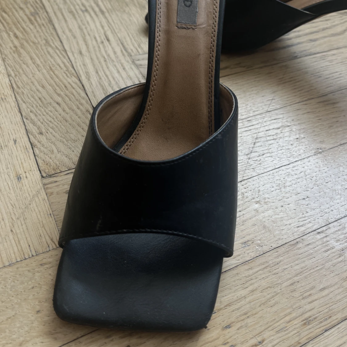 Svarta mules klackar  - 91