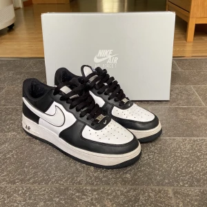 Air force - Skorna är i bra skick och inte använda under en speciellt längre tid som man ser på bilderna.